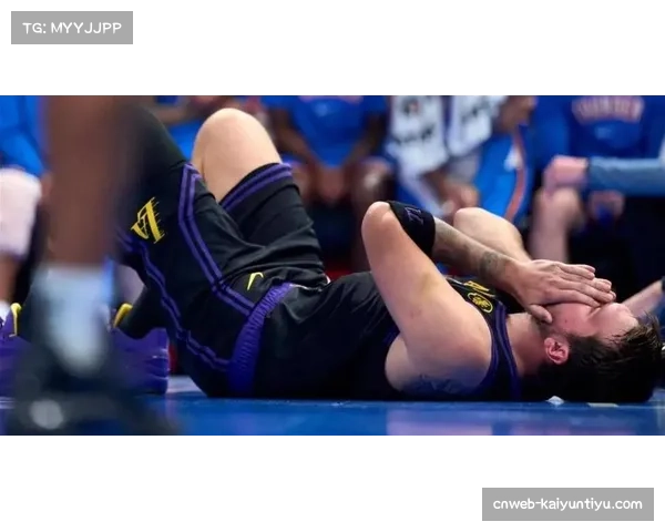 东契奇二级腿筋拉伤未愈，缺席完整对抗训练致湖人进攻体系瘫痪